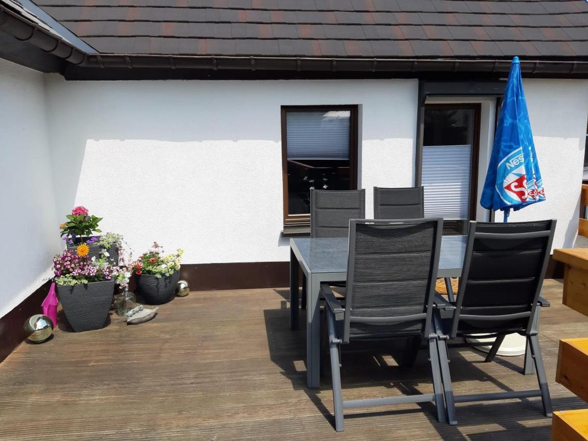 Familienfreundliche Ferienwohnung Zschorlau Bagian luar foto