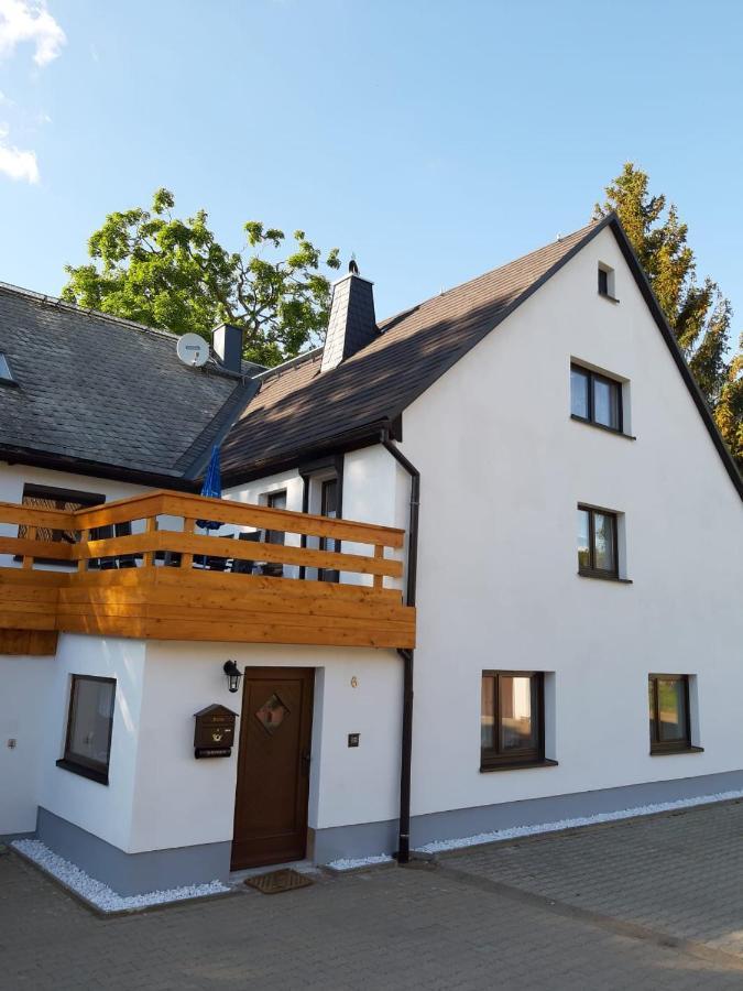 Familienfreundliche Ferienwohnung Zschorlau Bagian luar foto
